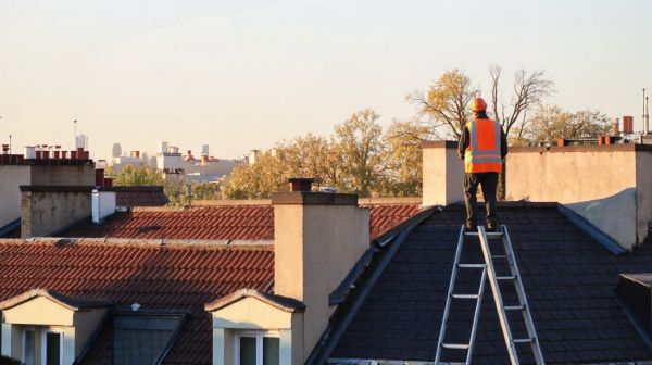 Engagez un couvreur expert pour vos projets de toiture à Paris 14